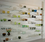 Glaspuster ,Kunst og kunsth�ndv�rk finder du hos Bornholms Studio Glas Center.Torben Esmann er p� Kosta Glasskole i Sverige. Derefter arbejdede han bl.a. i New Zealand, hos Peter Sarrer i K�benhavn, Skak Snitker i Roskilde og de seneste seks �r hos Pernille Bastrup i Gudhjem. Han har udstillet i ind og udland. Glaspusteriet i Svaneke kommer til at hedde Bornholms Studio Glas Center.