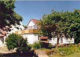 Ferien: Sommerhaus / Ferienhaus / Ferienwohnung / Ferien :
Bauernhof mit 8 modernen Ferienwohnungen in schönster Natur gelegen - speziell für Golfspielern und Sportanglern geeignet. Eigener Angelplatz. Gemeinschaftsraum mit Tischtennis, Billard und Sauna.
4-6 Personen, kombinierter Wohn- & Essraum, Küche kompl. ausgestattet, 2-3 Schlafräume, Bad mit Dusche/WC, Balkon oder Garten, Beheizung und Parabol-Farbe-TV. Ferien: Sommerhaus / Ferienhaus / Ferienwohnung / Ferien :
Bauernhof mit 8 modernen Ferienwohnungen in schönster Natur gelegen - speziell für Golfspielern und Sportanglern geeignet. Eigener Angelplatz. Gemeinschaftsraum mit Tischtennis, Billard und Sauna.
4-6 Personen, kombinierter Wohn- & Essraum, Küche kompl. ausgestattet, 2-3 Schlafräume, Bad mit Dusche/WC, Balkon oder Garten, Beheizung und Parabol-Farbe-TV.