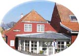 Midt i det maritime Allinge pĺ nordbornholm ligger Hotel Allinge. Den typiske bornholmske bindingsvćrksgĺrd fra 1600 tallet med sine renoverede tilbygninger danner den perfekte ramme for jeres ophold pĺ Bornholm - 678 overnatning i Hotel - Hoteller - 678