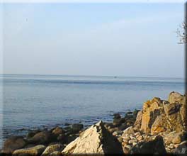blick_von-hoele_uebers_meer.jpg